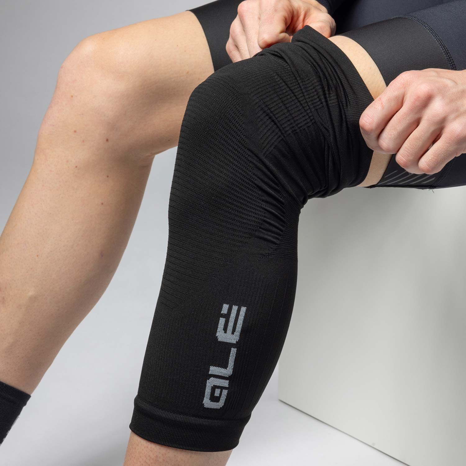 image 1 of Ale Clothing Seamless Kneewarmers
